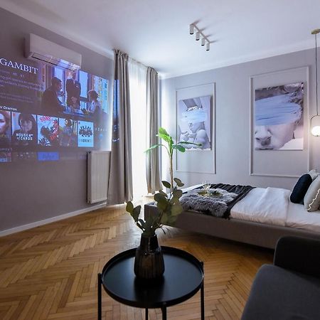 Modern Stay - Central Studios With Wall Projector Near Radisson Bukares Bagian luar foto