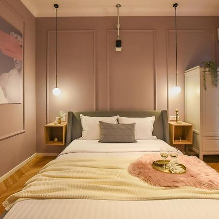 Modern Stay - Central Studios With Wall Projector Near Radisson Bukares Bagian luar foto