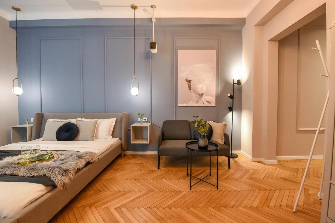 Modern Stay - Central Studios With Wall Projector Near Radisson Bukares Bagian luar foto