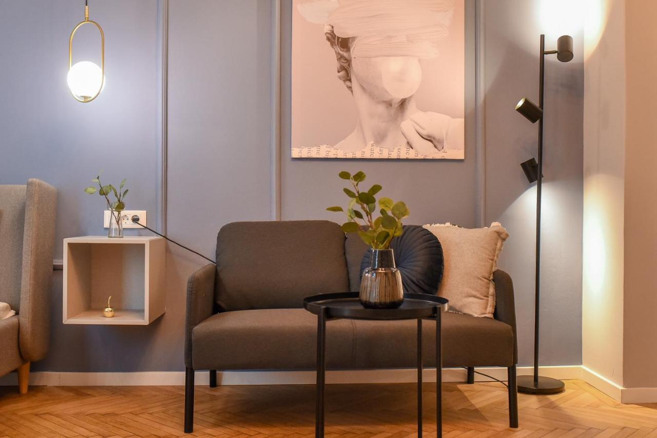Modern Stay - Central Studios With Wall Projector Near Radisson Bukares Bagian luar foto