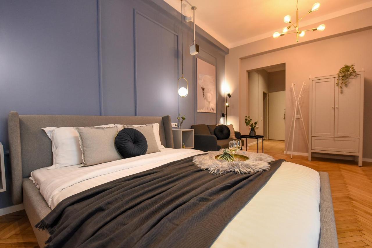 Modern Stay - Central Studios With Wall Projector Near Radisson Bukares Bagian luar foto