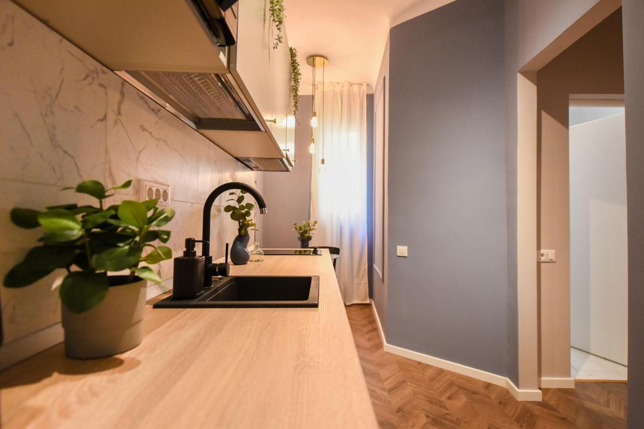 Modern Stay - Central Studios With Wall Projector Near Radisson Bukares Bagian luar foto