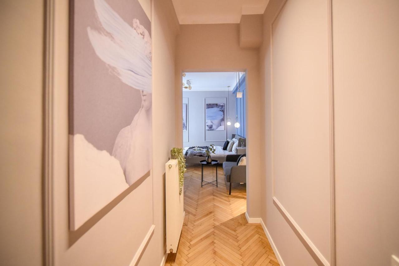 Modern Stay - Central Studios With Wall Projector Near Radisson Bukares Bagian luar foto