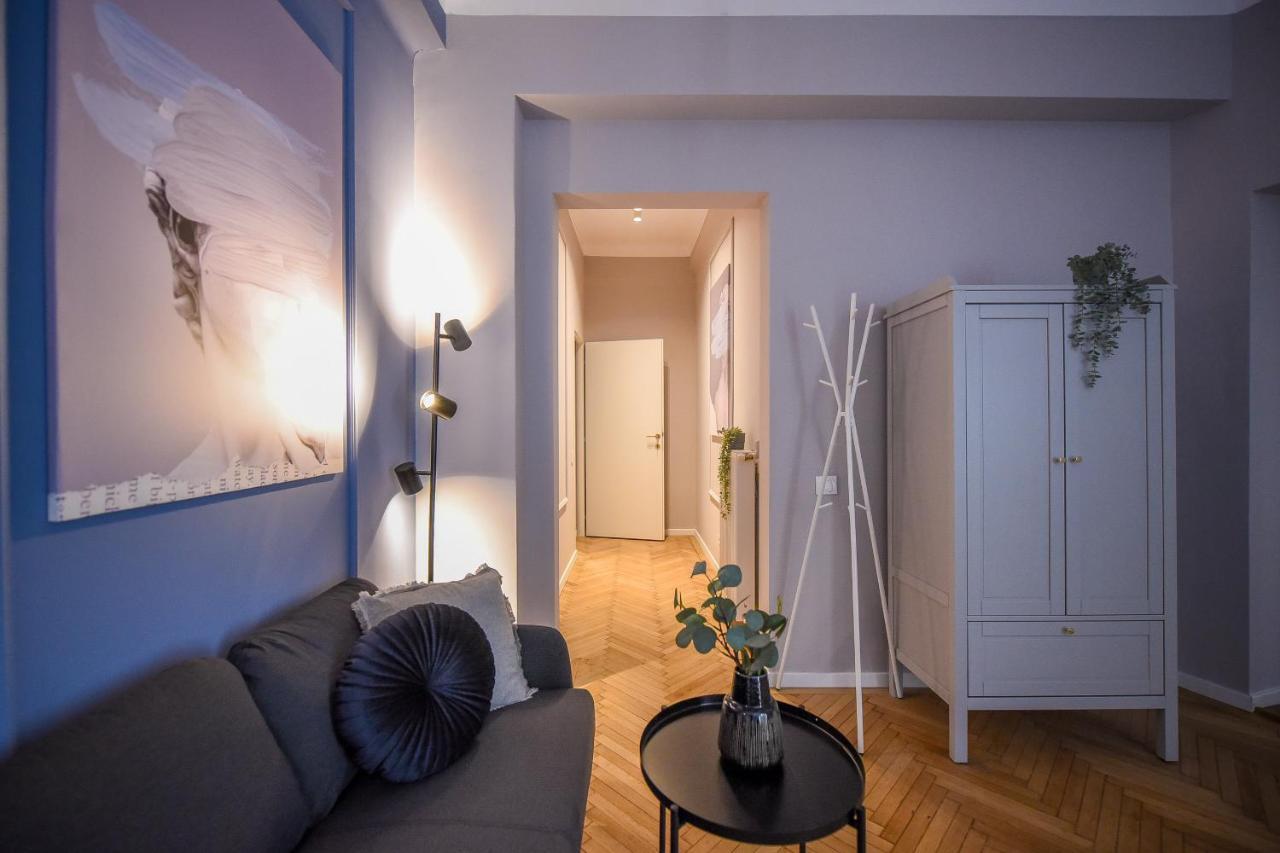 Modern Stay - Central Studios With Wall Projector Near Radisson Bukares Bagian luar foto