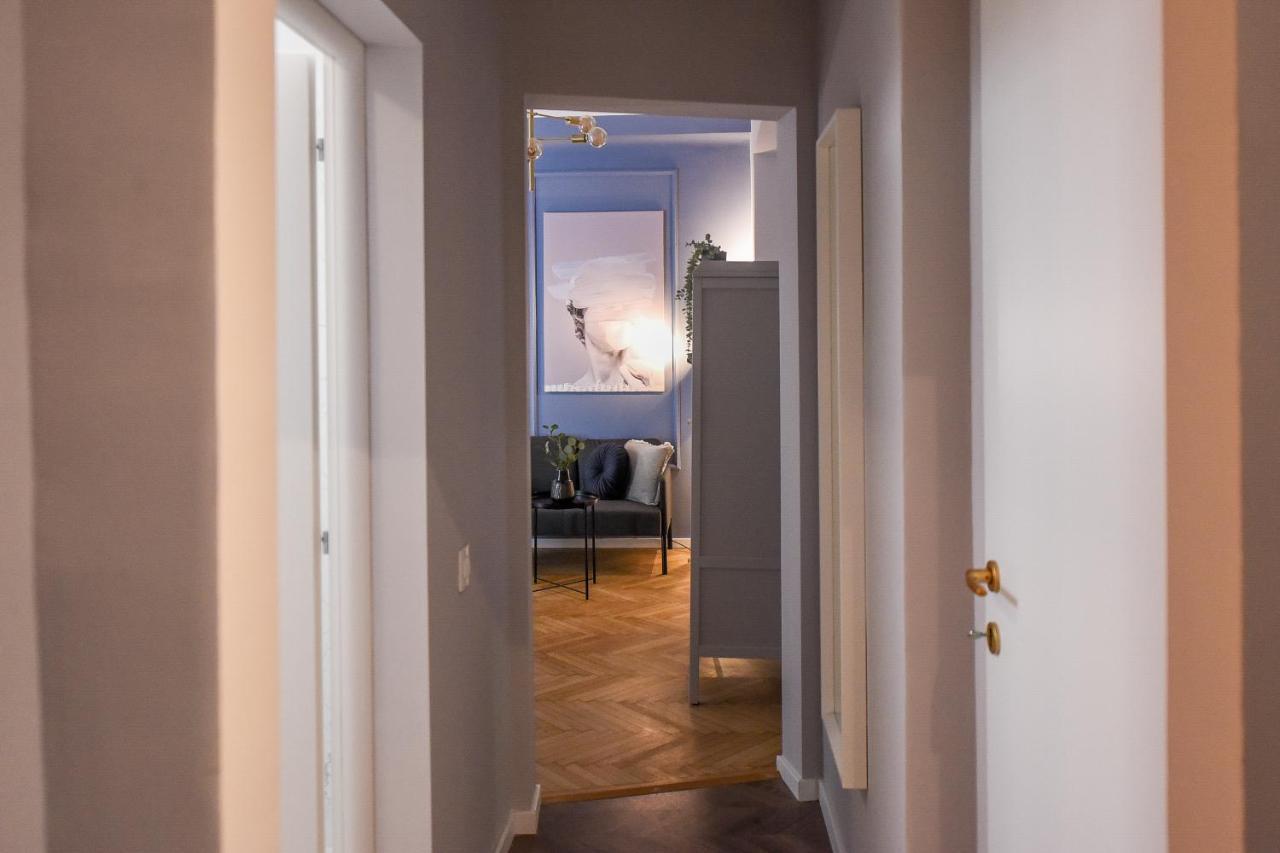 Modern Stay - Central Studios With Wall Projector Near Radisson Bukares Bagian luar foto