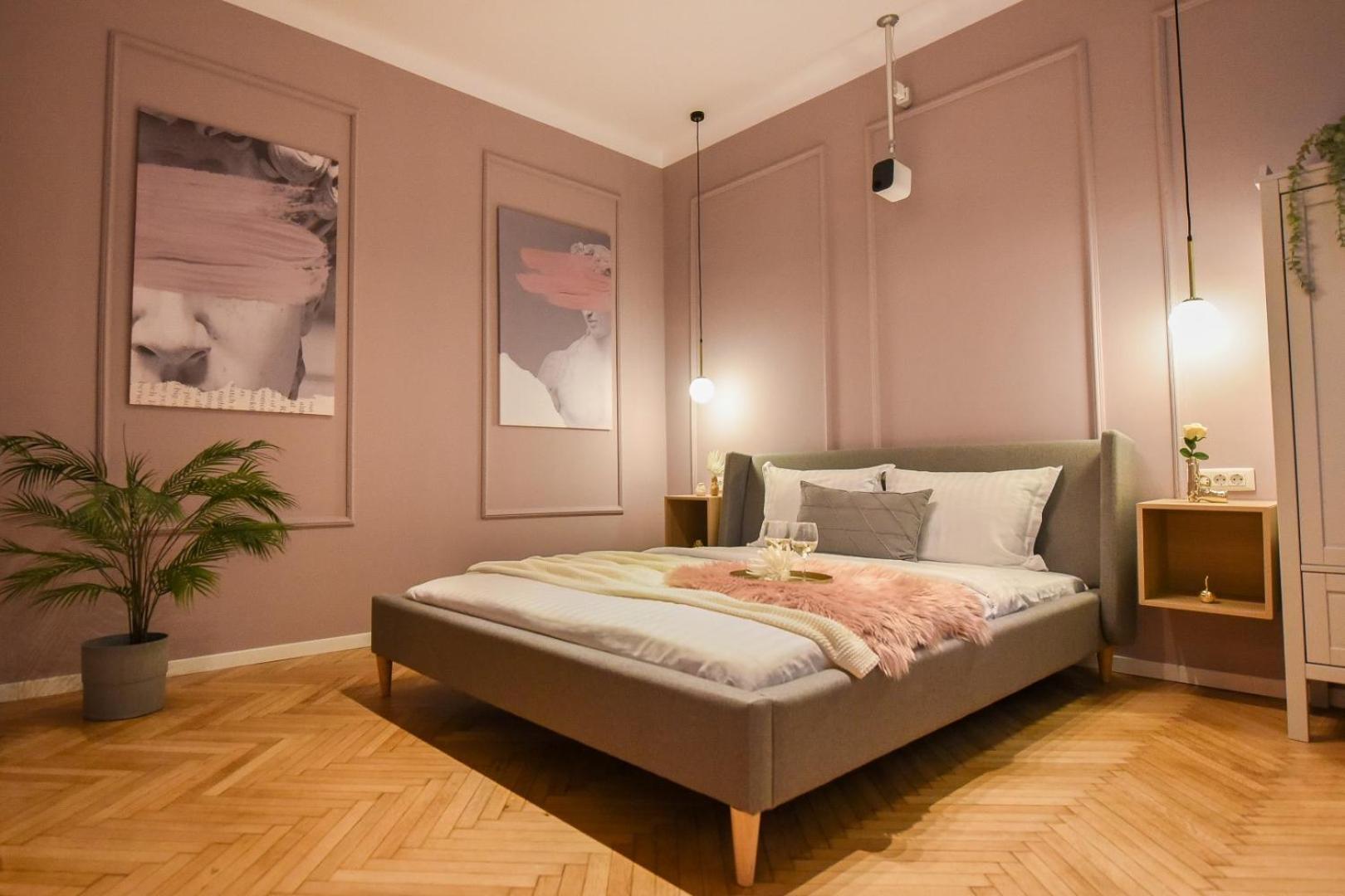 Modern Stay - Central Studios With Wall Projector Near Radisson Bukares Bagian luar foto