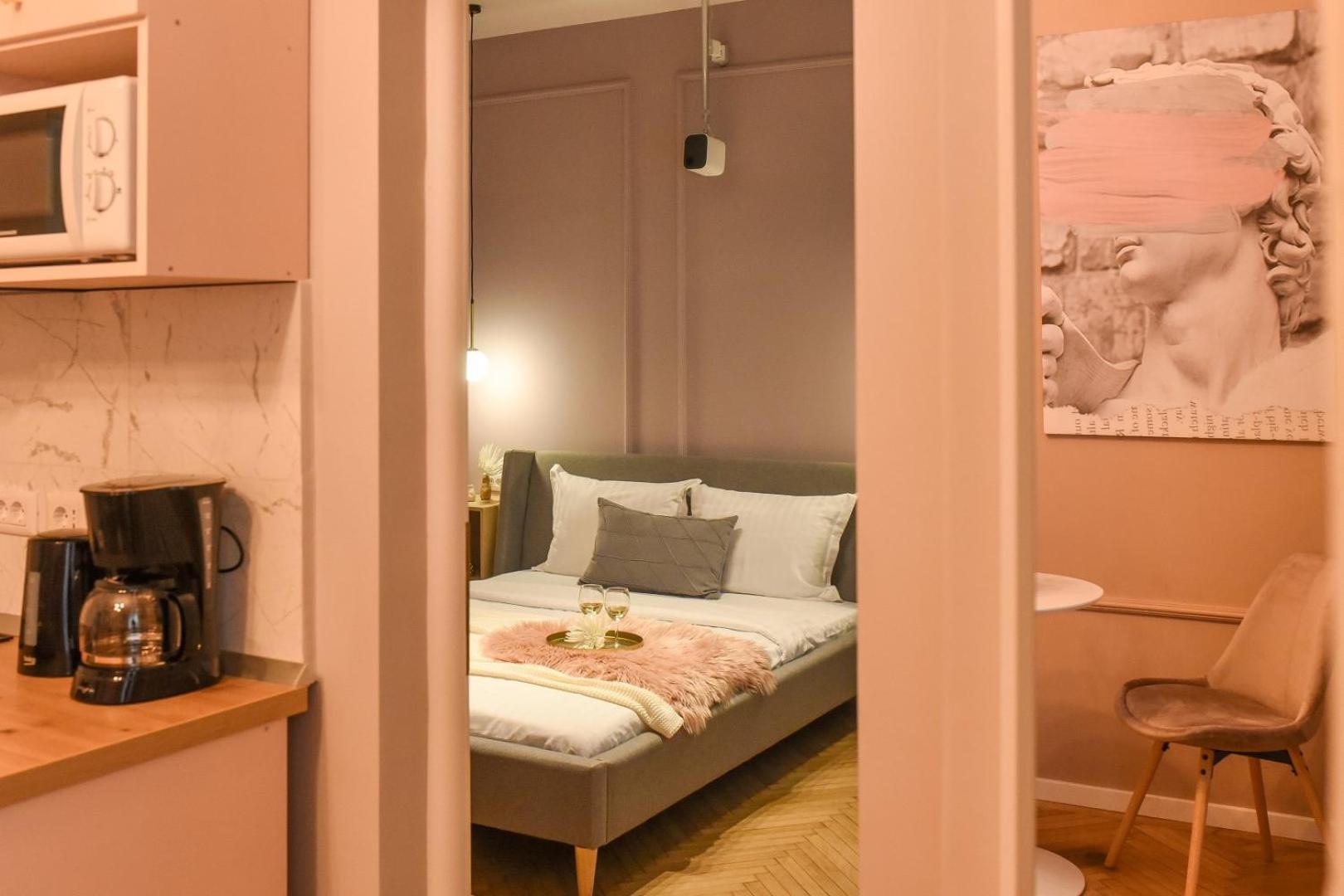 Modern Stay - Central Studios With Wall Projector Near Radisson Bukares Ruang foto