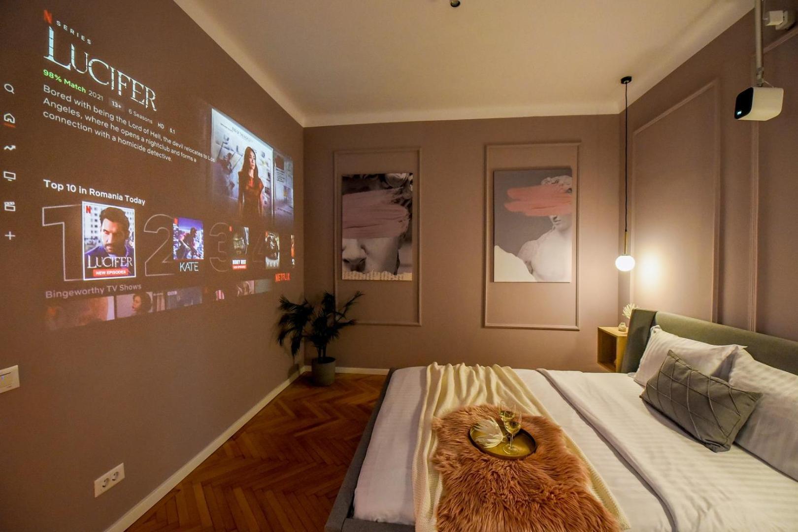 Modern Stay - Central Studios With Wall Projector Near Radisson Bukares Ruang foto